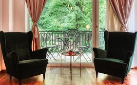Nature Apartment - Minutes Away From The Old Town And Afi Mall